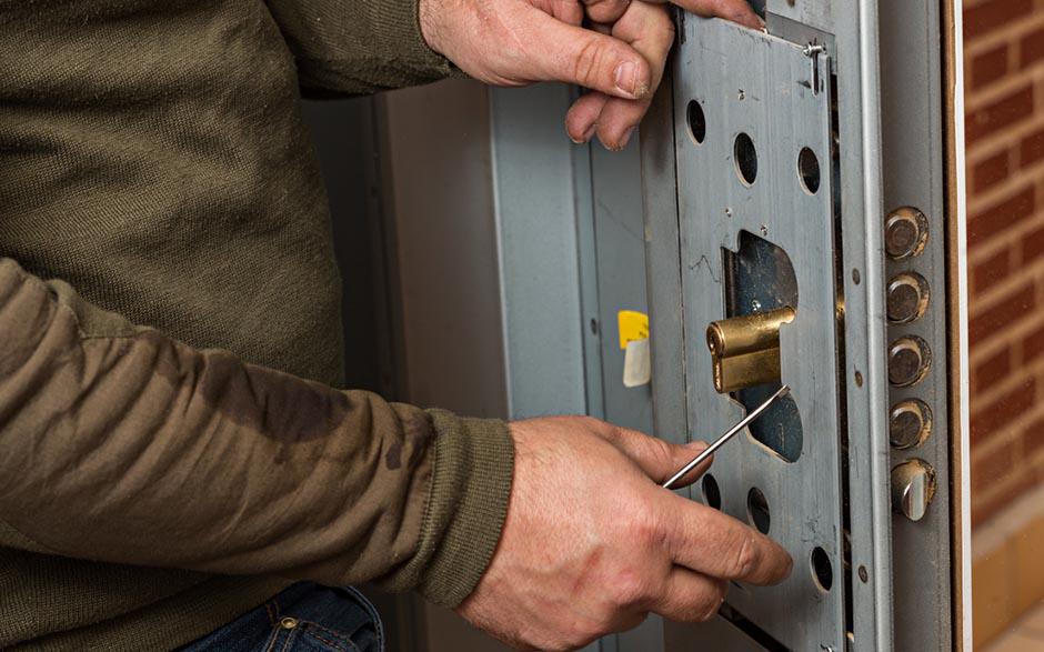 blinder une porte en bois Aubagne