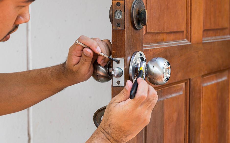 blinder une porte en bois Aubagne